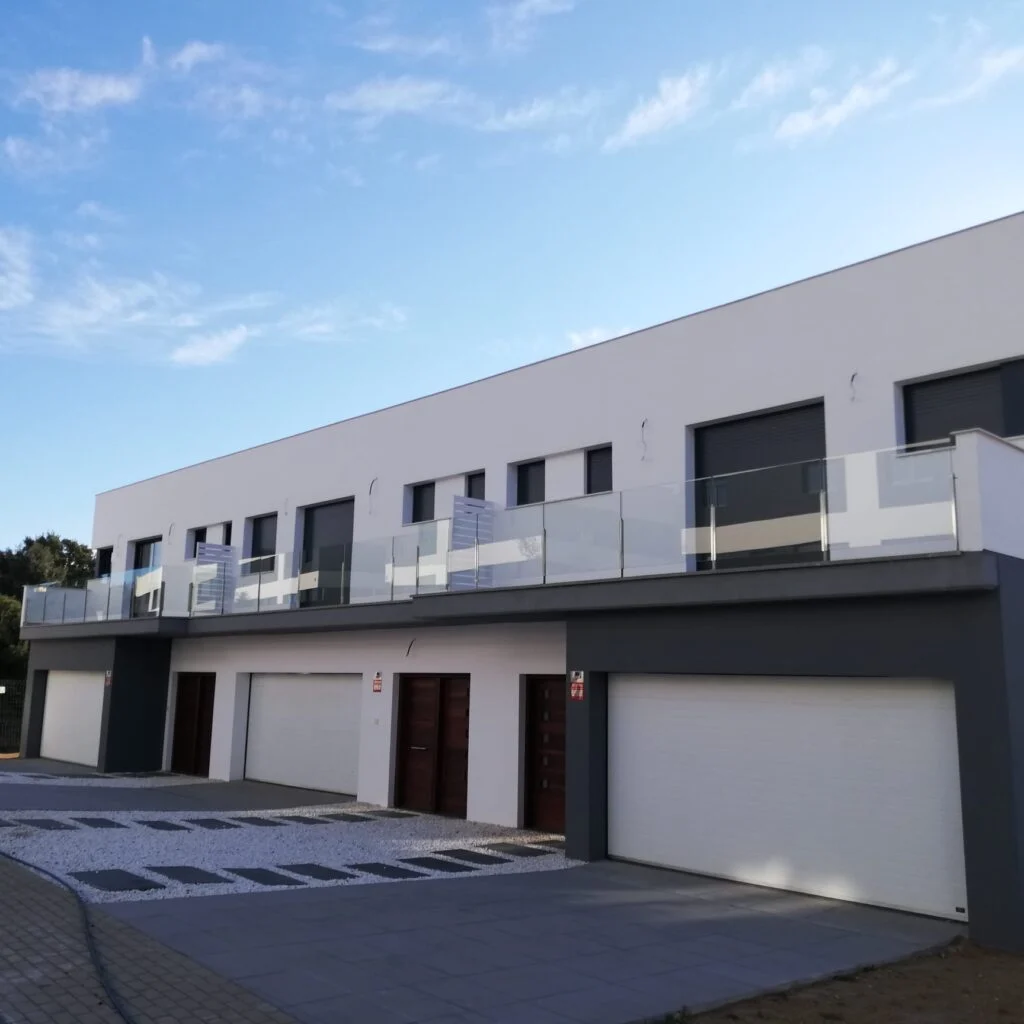 Construcció 3 cases unifamiliars amb piscina, L'Ametlla del Vallès (1)
