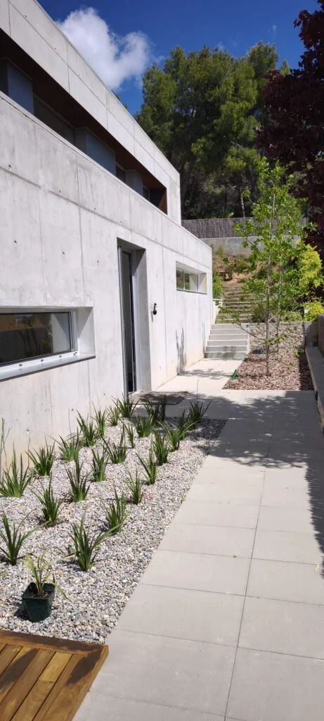 Construcció habitatge unifamiliar amb piscina, Castellar del Vallès (2)