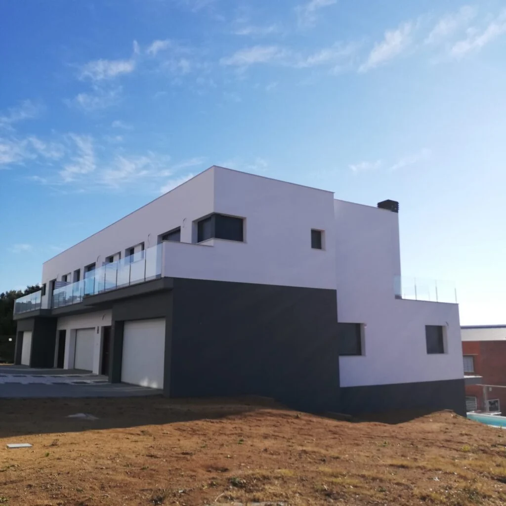 Construcció 3 cases unifamiliars amb piscina, L'Ametlla del Vallès (2)
