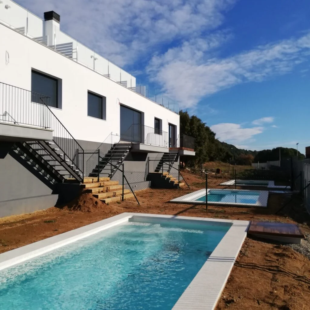 Construcció 3 cases unifamiliars amb piscina, L'Ametlla del Vallès (3)